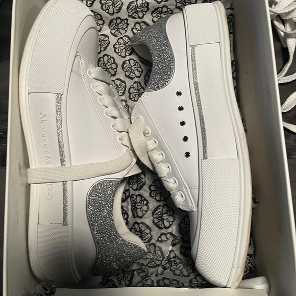 Alexander McQueen US11 italy/europe 44D White/Met